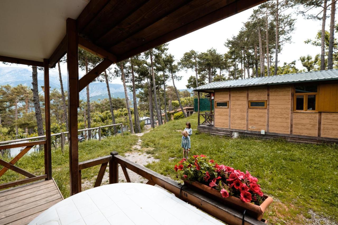 Bungalows Del Camping Pedraforca Saldés Exteriör bild